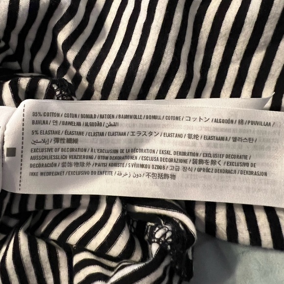 🔳HOLLISTER: Women’s size M, black & white striped cut-out crop top, 1/2 sleeve. - Picture 3 of 11